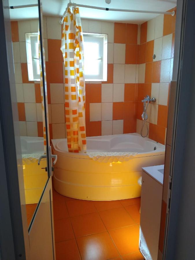 מלון Douăzeci şi Trei August Casa Doina מראה חיצוני תמונה